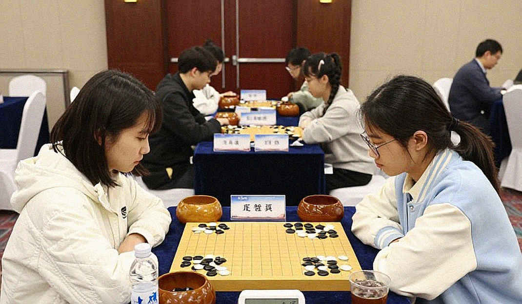 Nielsen's DVD and the Old Board: Strategy vs. Analysis in the Chess World Nielsen's DVD and the Old Board: Strategy vs. Analysis in the Chess World