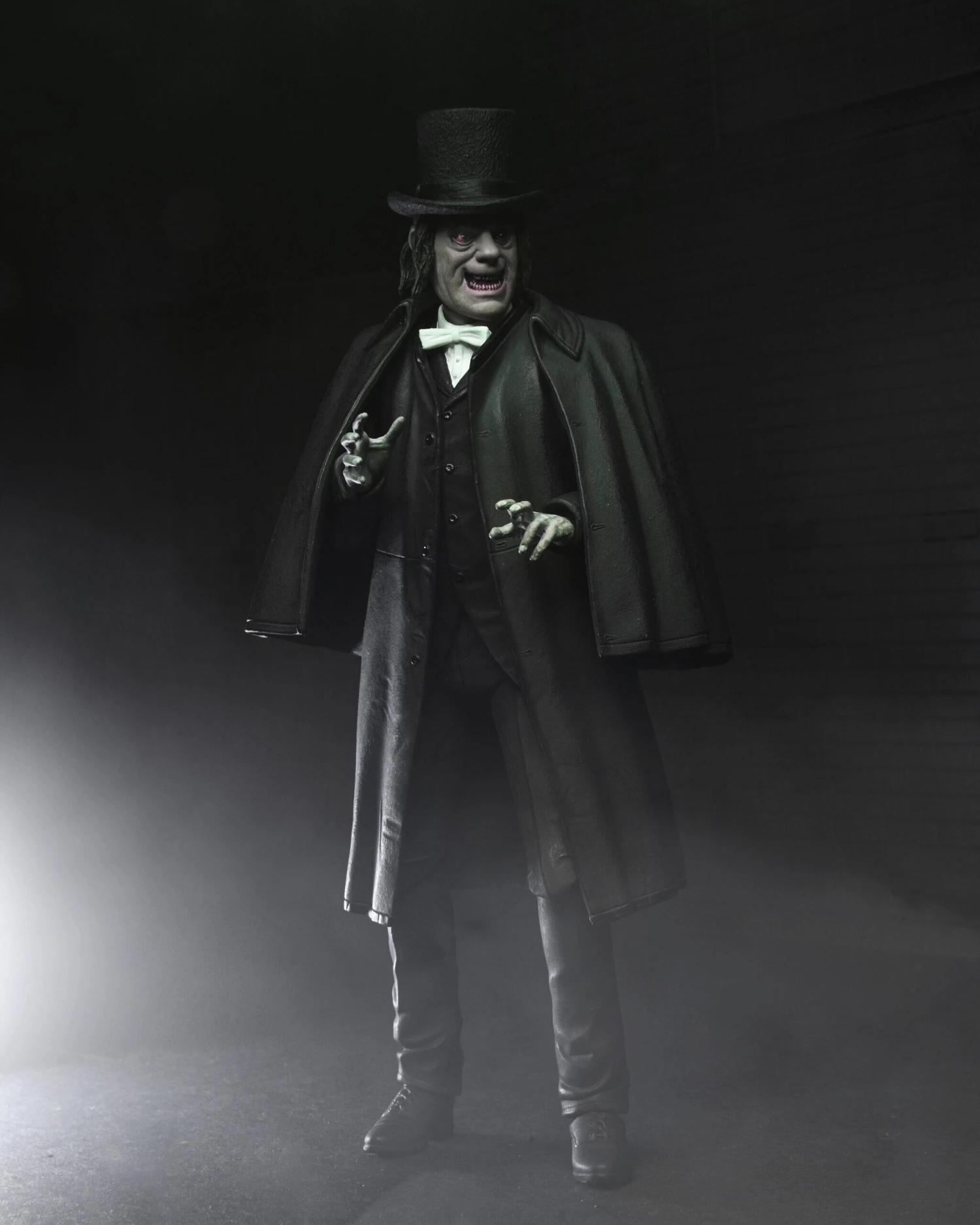 NECA *PRE-ORDER London After Midnight (1927) 7" Inch Action Figure - Professor Edward C. Burke - Image 3