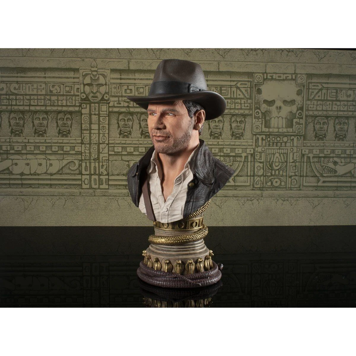 Diamond Select *PRE-ORDER Indiana Jones: The Raiders Of The Lost Ark Legends In 3D 1:2 Scale Bust - Indiana Jones - Image 3