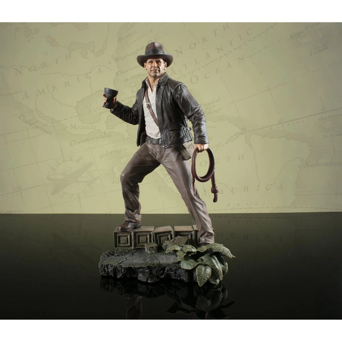 Diamond Select *PRE-ORDER Indiana Jones Treasures Premier Collection 1:7 Scale Statue - Image 3