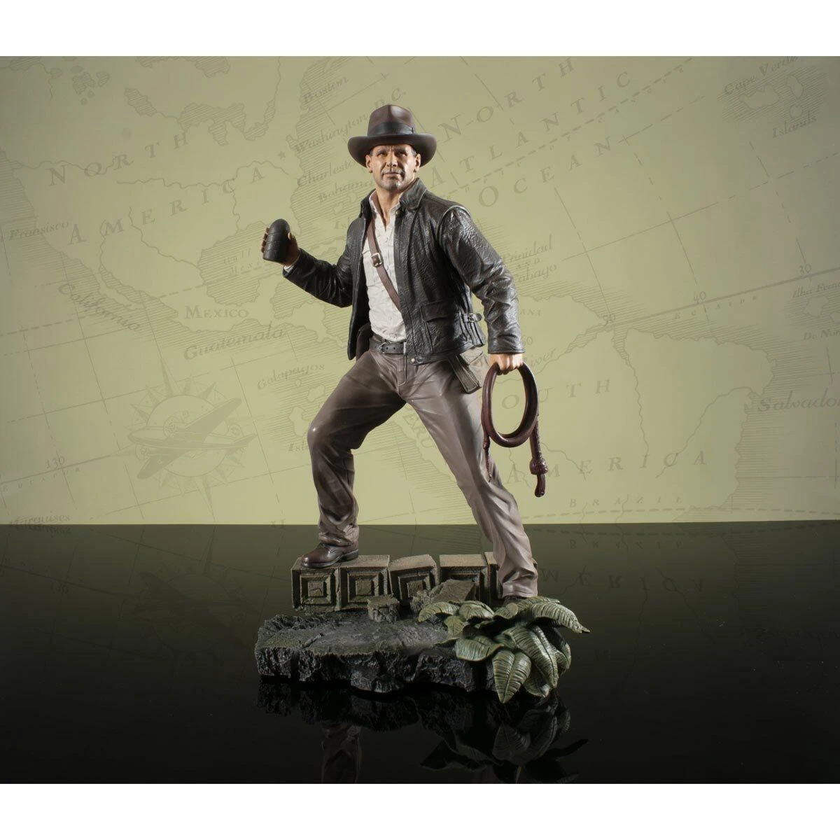 Diamond Select *PRE-ORDER Indiana Jones Treasures Premier Collection 1:7 Scale Statue - Image 5