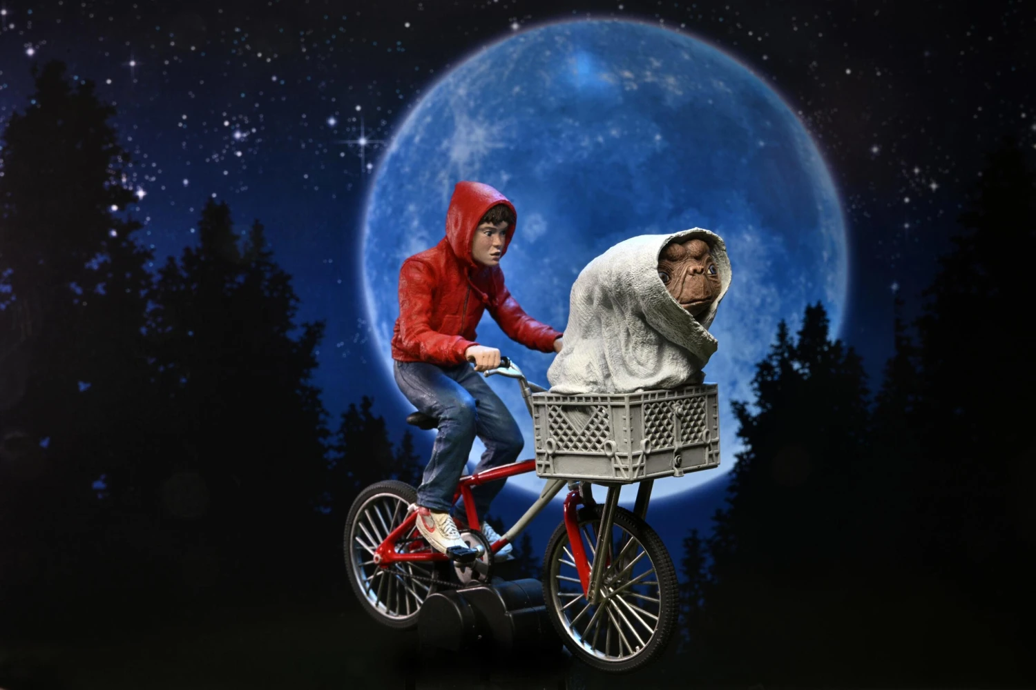NECA E.T. 40th Anniversary Ultimate 7 Inch Scale Action Figure - Elliot And E.T. With Bicycle - Image 2