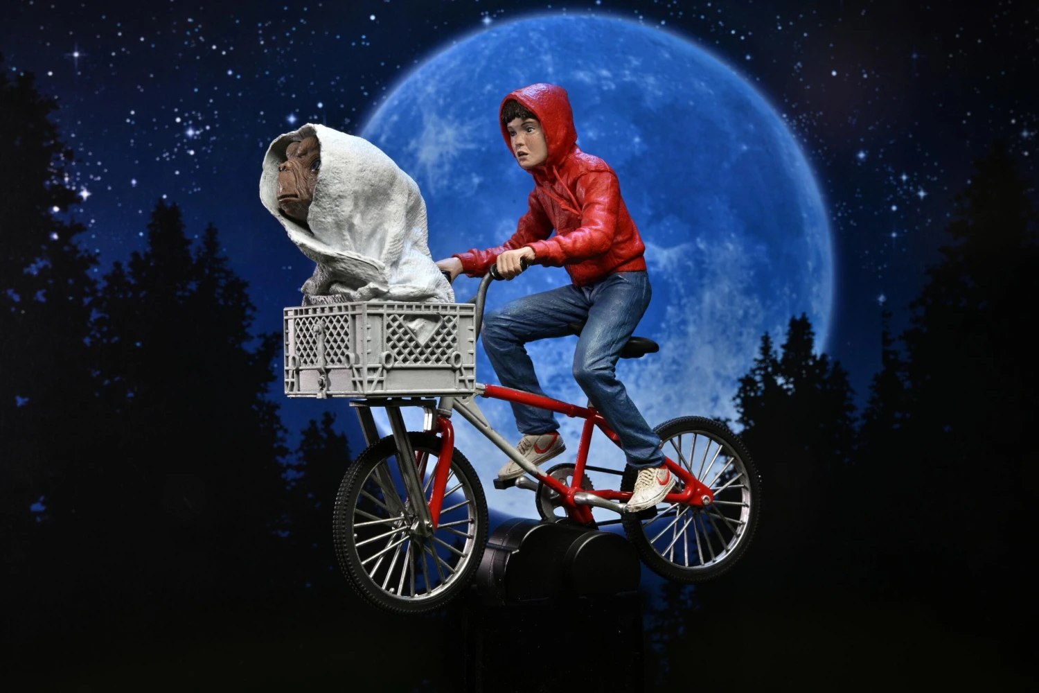 NECA E.T. 40th Anniversary Ultimate 7 Inch Scale Action Figure - Elliot And E.T. With Bicycle - Image 4