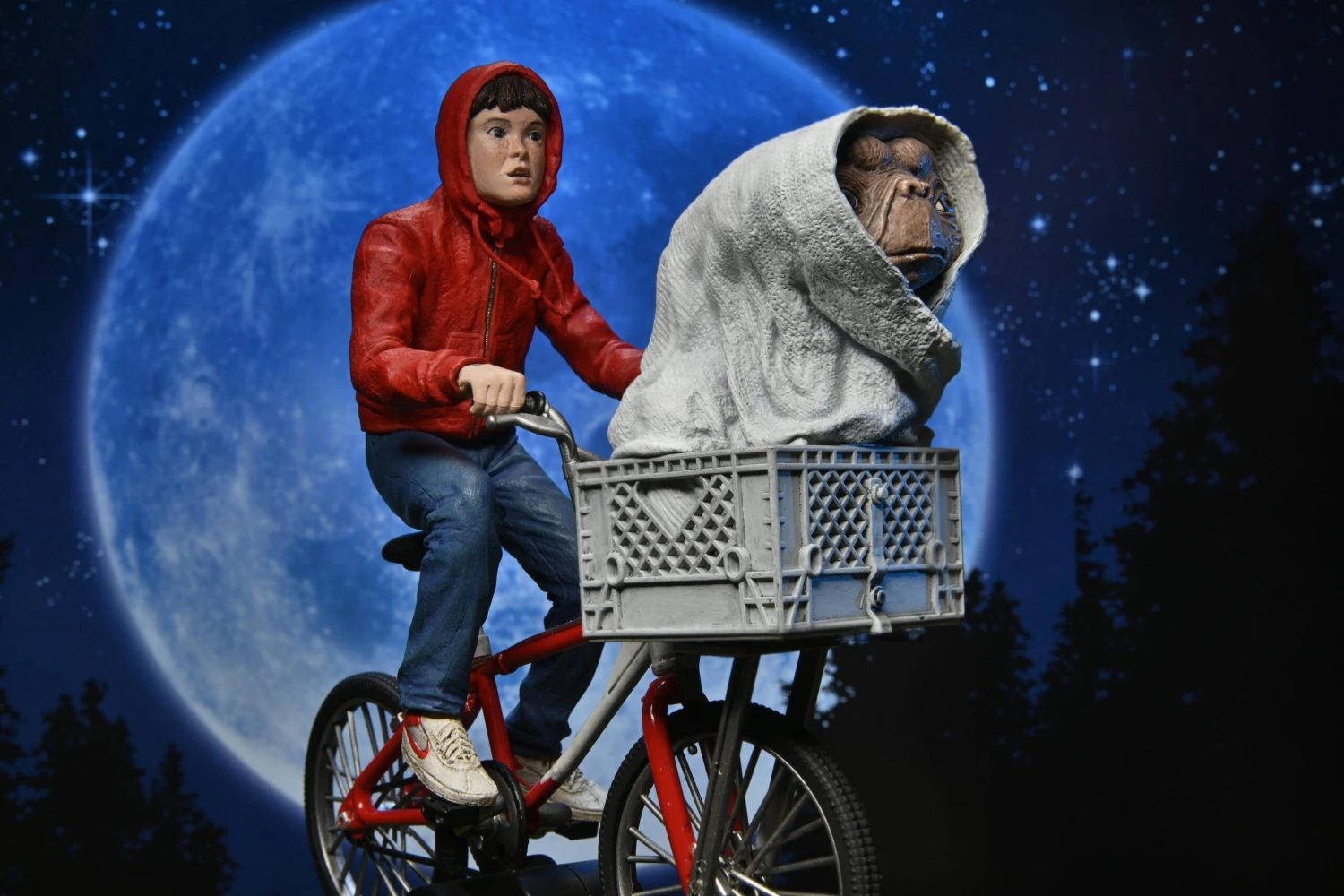 NECA E.T. 40th Anniversary Ultimate 7 Inch Scale Action Figure - Elliot And E.T. With Bicycle - Image 5