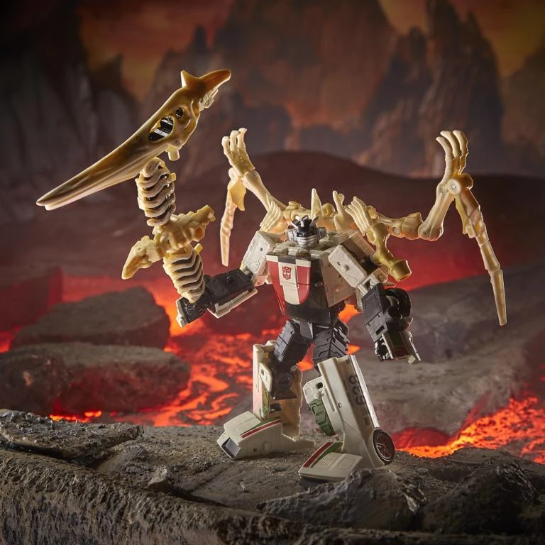 Hasbro Transformers Generation WFC Deluxe Action Figure - Wheeljack - Image 3