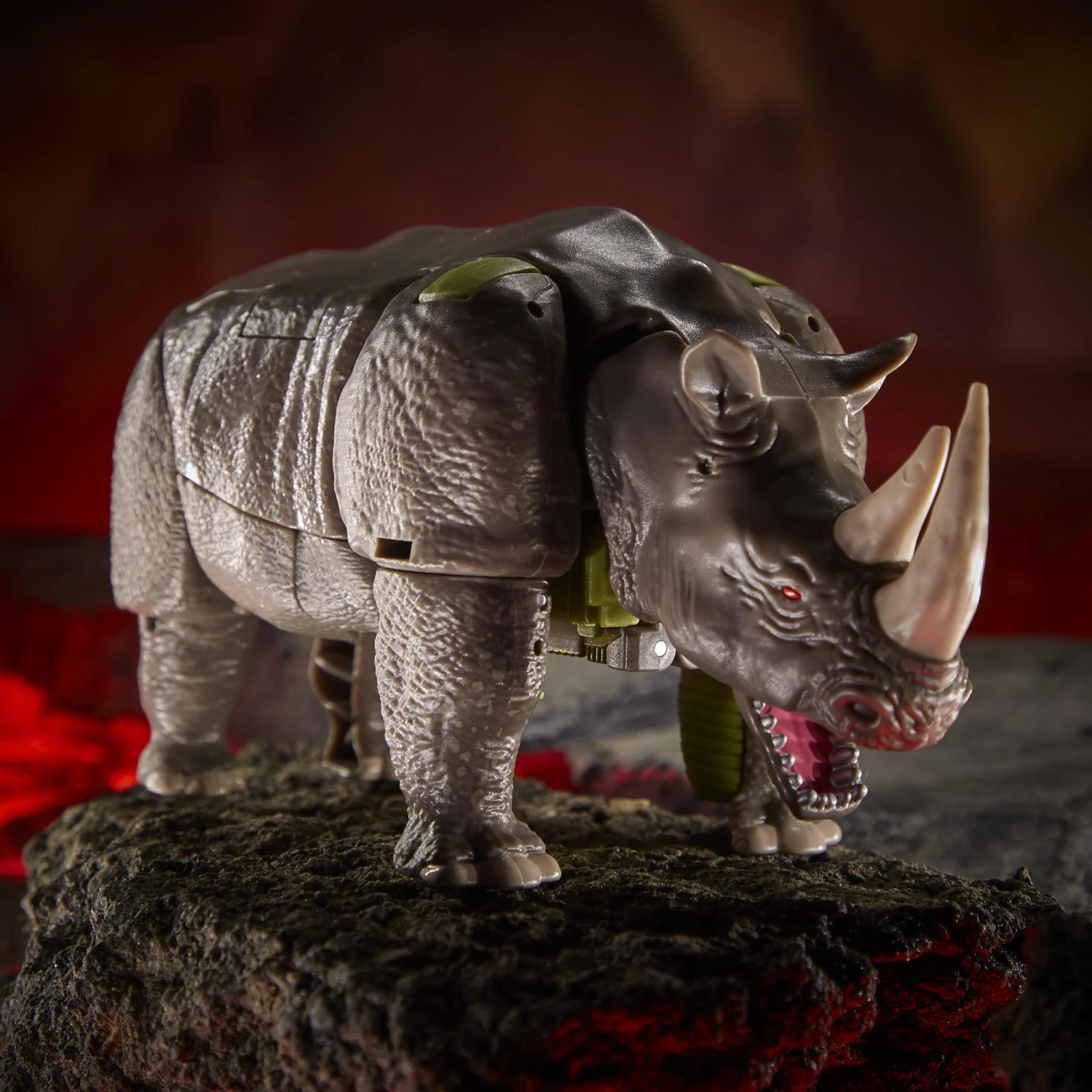 Hasbro Transformers War For Cybertron: Voyager Action Figure - Rhinox (Damaged Box) - Image 3