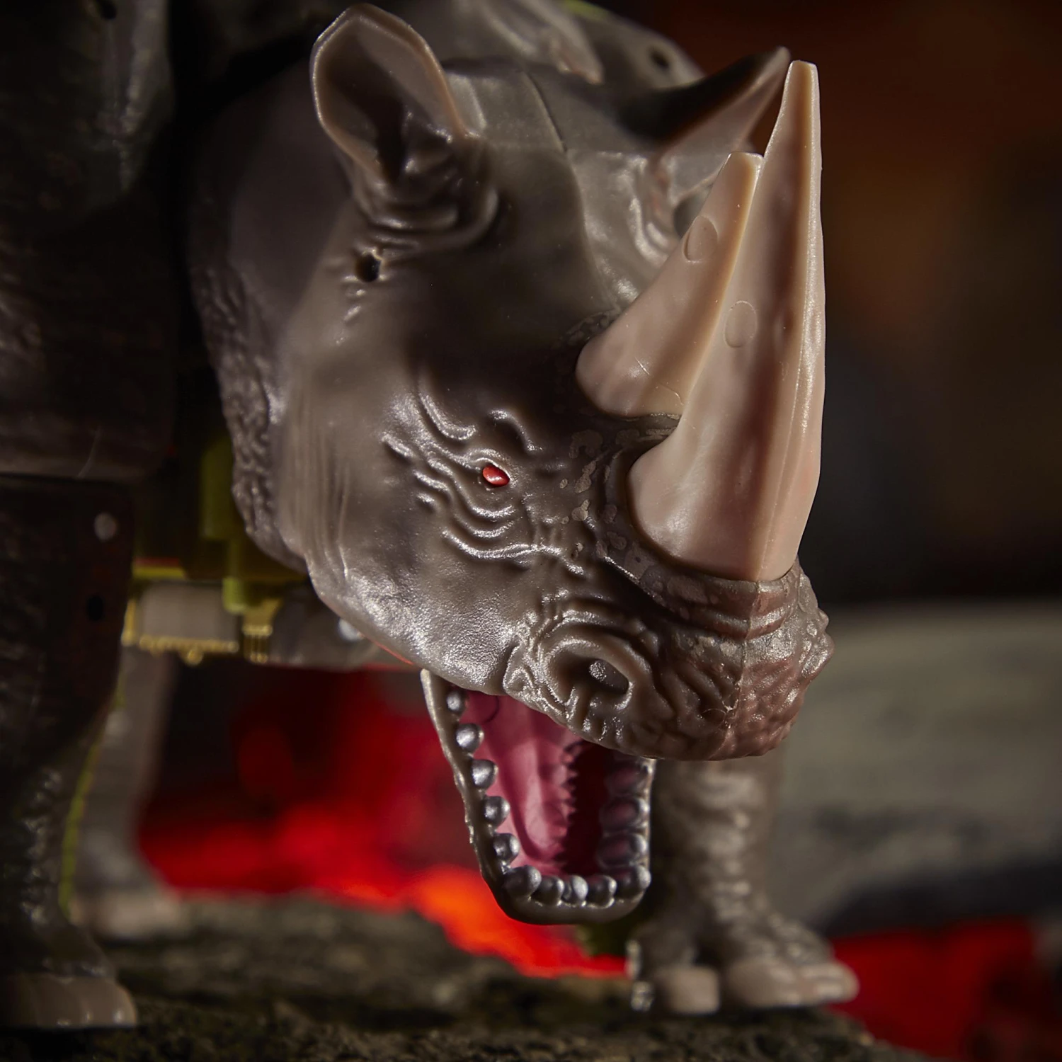 Hasbro Transformers War For Cybertron: Voyager Action Figure - Rhinox (Damaged Box) - Image 5