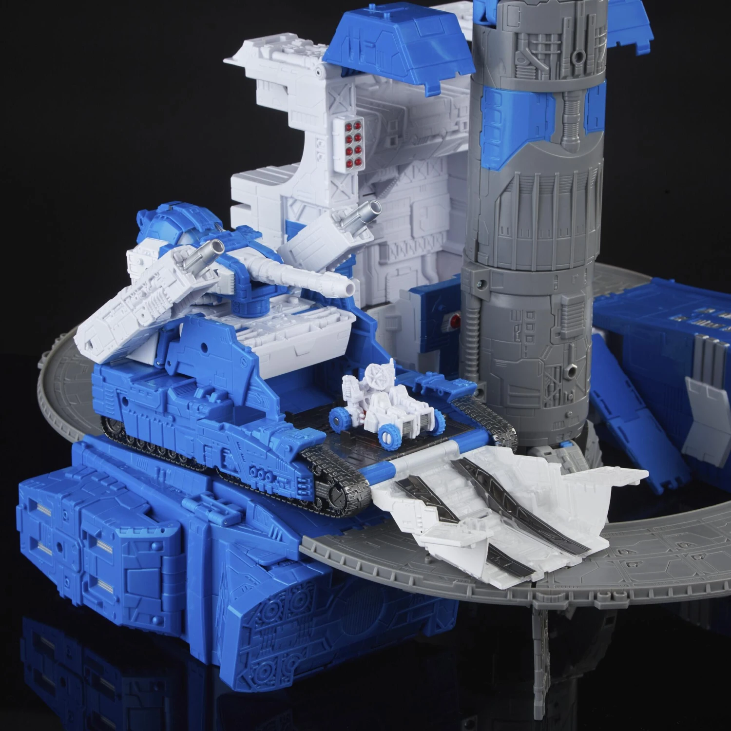 Hasbro Transformers Generations Selects Titan Class Action Figure - Guardian Robot & Lunar-Tread - Image 5
