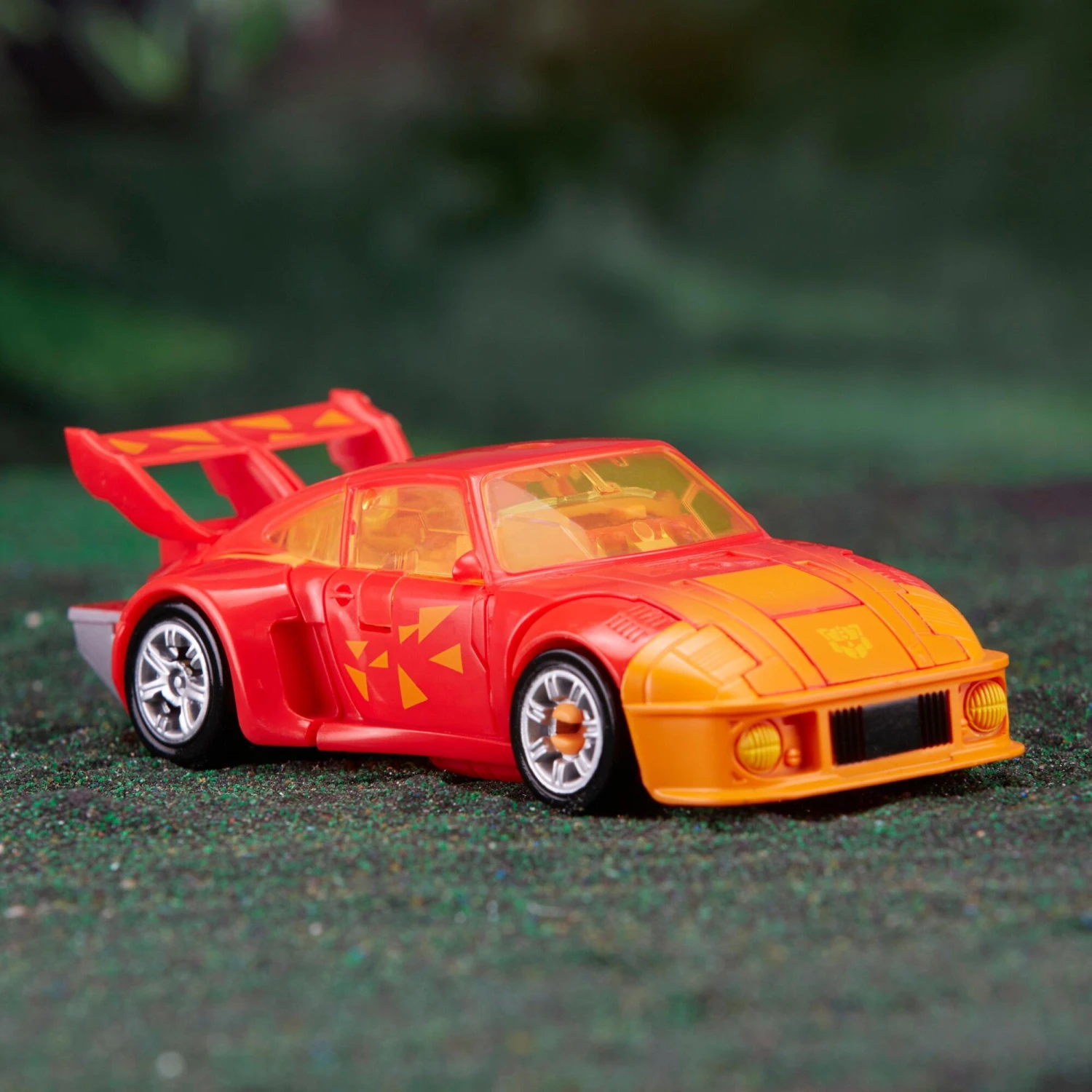 Hasbro Transformers Generations Legacy Evolution Deluxe Action Figure - G2 Universe Autobot Jazz - Image 6