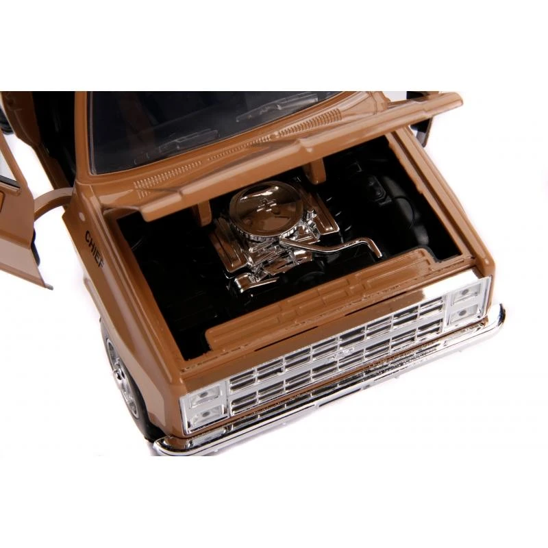 Jada Toys Stranger Things - Chevy Blazer With Sheriff's Badge Hollywood Rides 1:24 Scale Die Cast Vehicle - Image 5